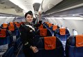 Бортпроводница рейса SU 1307 авиакомпании Аэрофлот во время подготовки к рейсу в салоне самолета А-321 на стоянке в новосибирском аэропорту Толмачево Бортпроводница рейса SU 1307 авиакомпании Аэрофлот во время подготовки к рейсу в салоне самолета А-321 на стоянке в новосибирском аэропорту Толмачево