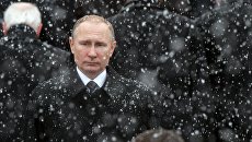 Президент РФ Владимир Путин на церемонии возложения венка к Могиле Неизвестного Солдата у Кремлёвской стены в День защитника Отечества Президент РФ Владимир Путин на церемонии возложения венка к Могиле Неизвестного Солдата у Кремлёвской стены в День защитника Отечества