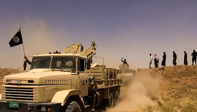 Боевики террористической группировки Исламское государство на границе Сирии и Ирака. Архивное фото