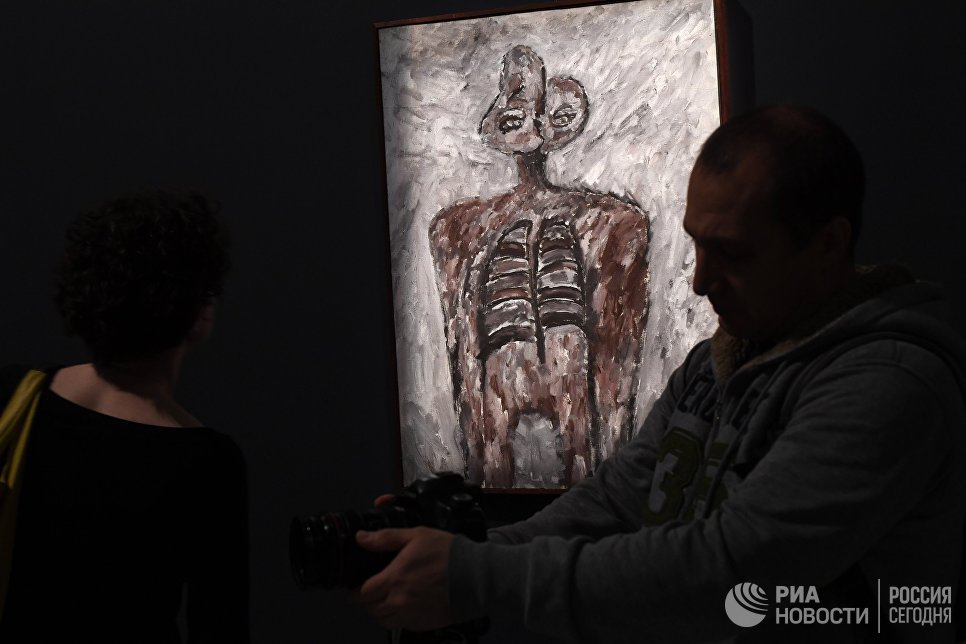 Посетители на открытии выставки Лицом к будущему. Искусство Европы 1945–1968 в ГМИИ имени А.С. Пушкина в Москве Посетители на открытии выставки Лицом к будущему. Искусство Европы 1945–1968 в ГМИИ имени А.С. Пушкина в Москве