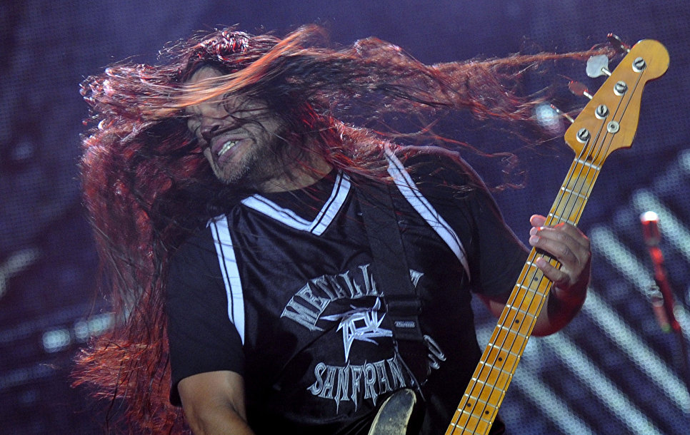 Бас-гитарист Metallica Роберт Трухильо на рок-фествале Sonisphere в Варшаве Бас-гитарист Metallica Роберт Трухильо на рок-фествале Sonisphere в Варшаве
