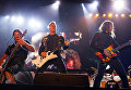 Участники группы Metallica Роберт Трухильо, Джеймс Хэтфилд и Кирк Хэммет на фестивале Voodoo Music Experience в Новом Орлеане Участники группы Metallica Роберт Трухильо, Джеймс Хэтфилд и Кирк Хэммет на фестивале Voodoo Music Experience в Новом Орлеане