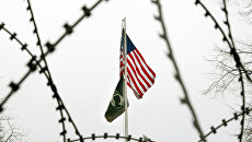 Флаг США перед Генеральным консульством США во Франкфурте Флаг США перед Генеральным консульством США во Франкфурте