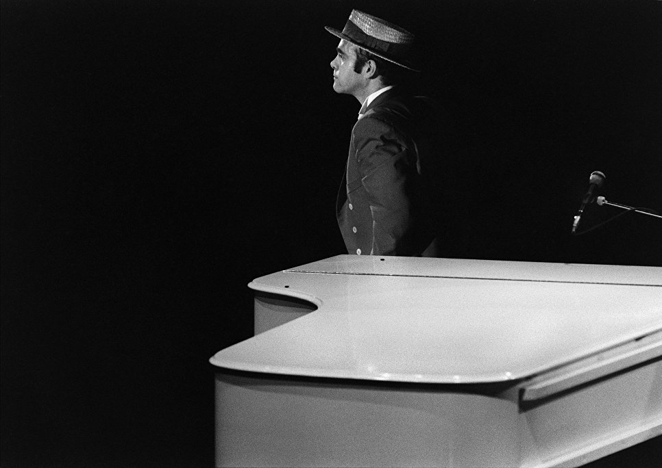 Британский певец Элтон Джон, 1984 Британский певец Элтон Джон, 1984