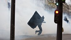 Митинг мигрантов в Париже против полицейского насилия Митинг мигрантов в Париже против полицейского насилия