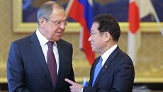 Министр иностранных дел Японии Фумио Кисида и министр иностранных дел РФ Сергей Лавров во время встречи в Японии. 20 марта 2017 Министр иностранных дел Японии Фумио Кисида и министр иностранных дел РФ Сергей Лавров во время встречи в Японии. 20 марта 2017