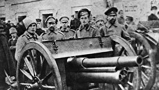 Войска с орудием около здания Московского совета. 1917 год Войска с орудием около здания Московского совета. 1917 год