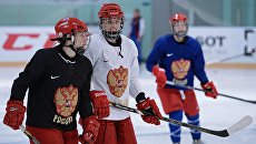 Игроки женской сборной России по хоккею с шайбой. Архивное фото Игроки женской сборной России по хоккею с шайбой. Архивное фото