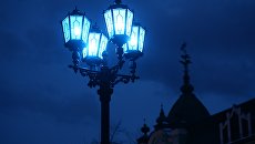 Фонари на пешеходной улице. Архивное фото Фонари на пешеходной улице. Архивное фото
