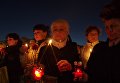 Участники акции памяти по погибшим в результате взрыва в метрополитене Санкт-Петербурга на площади Ленина в Симферополе Участники акции памяти по погибшим в результате взрыва в метрополитене Санкт-Петербурга на площади Ленина в Симферополе