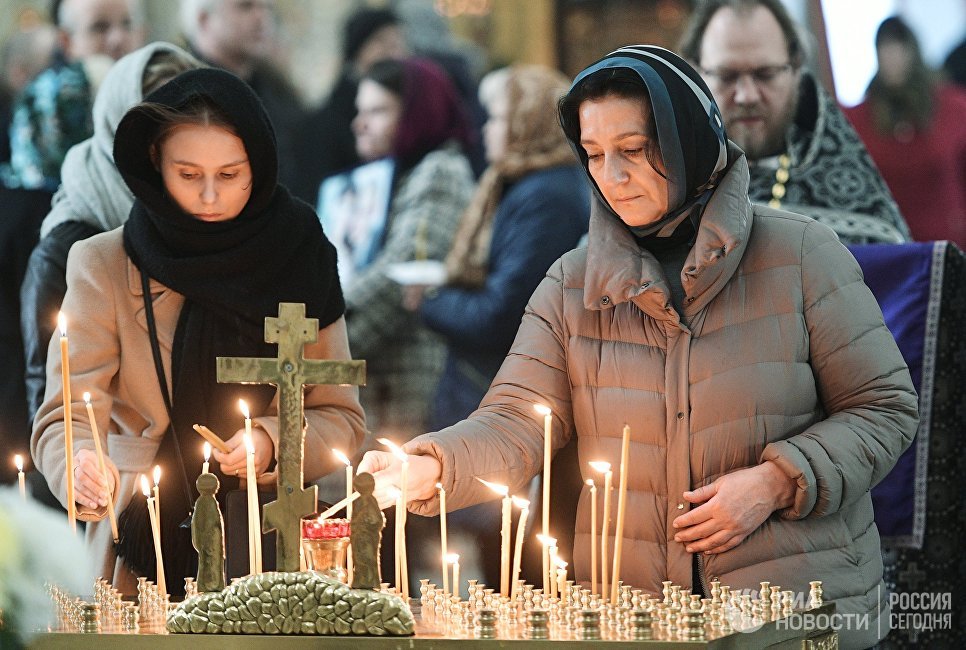 Панихида в Троице-Измайловском соборе Санкт-Петербурга по погибшим при взрыве в метро Панихида в Троице-Измайловском соборе Санкт-Петербурга по погибшим при взрыве в метро