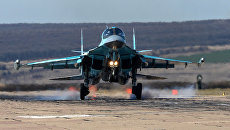 Посадка самолета Су-34. Архивное фото Посадка самолета Су-34. Архивное фото