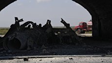 Остов самолета, сгоревшего в результате ракетного удара США по авиабазе в Сирии Остов самолета, сгоревшего в результате ракетного удара США по авиабазе в Сирии