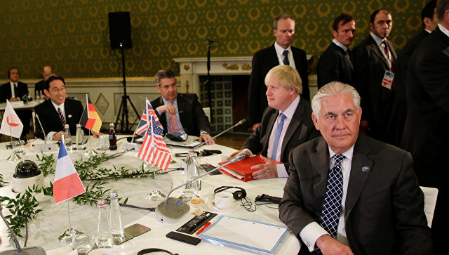 Министр иностранных дел Великобритании Борис Джонсон и государственный секретарь США Рекс Тиллерсон на саммите G7 в Лукке, Италия. 11 апреля 2017 года