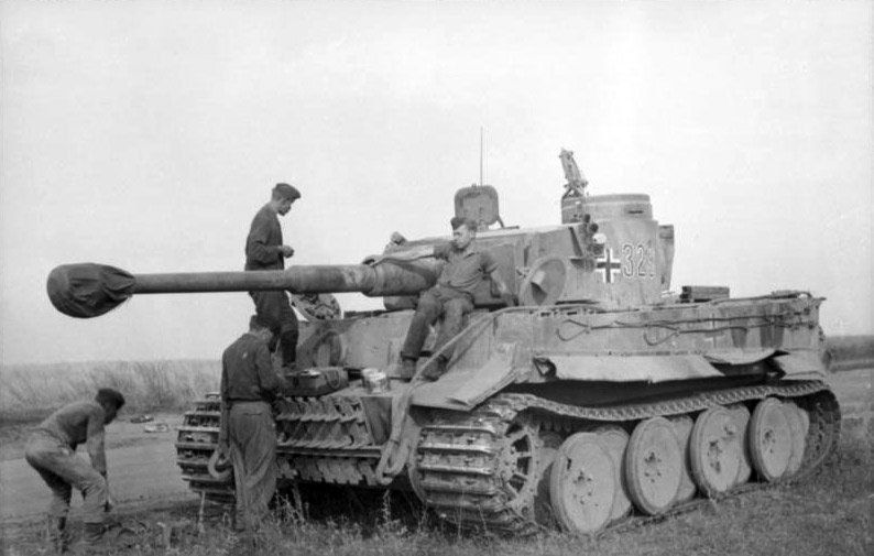 Немецкий танк Тигр. 1943 год Немецкий танк Тигр. 1943 год