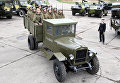 Военнослужащие в исторической форме времен Великой Отечественной войны 1941-45 годов в кузове грузовика ЗИС-5 Военнослужащие в исторической форме времен Великой Отечественной войны 1941-45 годов в кузове грузовика ЗИС-5