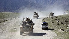 Патруль американских и афганских военных в районе места бомбардировки в районе Ачин в провинции Нангархар. 14 апреля 2017 Патруль американских и афганских военных в районе места бомбардировки в районе Ачин в провинции Нангархар. 14 апреля 2017