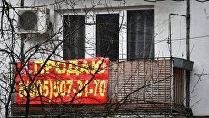 Балкон пятиэтажного жилого дома в районе Кузьминки в Москве Балкон пятиэтажного жилого дома в районе Кузьминки в Москве