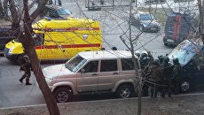 Бойцы СОБРа недалеко от здания здания приемной Управления ФСБ России по Хабаровскому краю, в котором неизвестный открыл огонь по сотрудникам и посетителям. 21 апреля 2017 Бойцы СОБРа недалеко от здания здания приемной Управления ФСБ России по Хабаровскому краю, в котором неизвестный открыл огонь по сотрудникам и посетителям. 21 апреля 2017