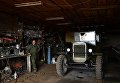 Мастер Максим Свекла в своей мастерской возле БМ-13 Катюшав поселке Большой Оеш Новосибирской области Мастер Максим Свекла в своей мастерской возле БМ-13 Катюшав поселке Большой Оеш Новосибирской области