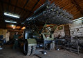 Мастер Максим Свекла в своей мастерской возле БМ-13 Катюшав поселке Большой Оеш Новосибирской области Мастер Максим Свекла в своей мастерской возле БМ-13 Катюшав поселке Большой Оеш Новосибирской области