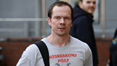Ильдар Дадин у здания Тверского суда Москвы. Архивное фото Ильдар Дадин у здания Тверского суда Москвы. Архивное фото