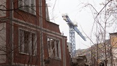Снос жилого пятиэтажного дома на улице Народного ополчения в Москве. Архивное фото Снос жилого пятиэтажного дома на улице Народного ополчения в Москве. Архивное фото