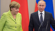 Президент РФ Владимир Путин и федеральный канцлер ФРГ Ангела Меркель во время совместной пресс-конференции в Сочи. 2 мая 2017 Президент РФ Владимир Путин и федеральный канцлер ФРГ Ангела Меркель во время совместной пресс-конференции в Сочи. 2 мая 2017