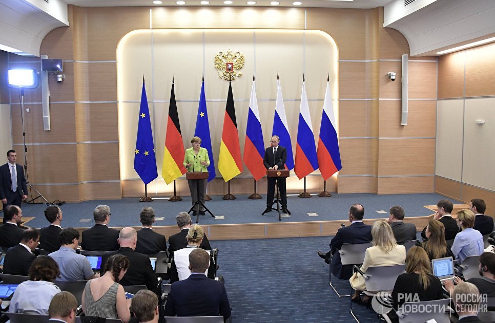 Путин намекнул, что Украина сама отказывается от Донбасса Путин намекнул, что Украина сама отказывается от Донбасса