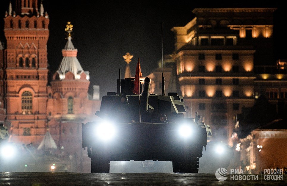 Танк Т-14 Армата на репетиции парада Победы на Красной площади в Москве Танк Т-14 Армата на репетиции парада Победы на Красной площади в Москве