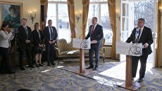 Министр иностранных дел РФ Сергей Лавров и глава МИД Финляндии Тимо Сойни во время встречи в поместье Хайкон Картано. 4 мая 2017 Министр иностранных дел РФ Сергей Лавров и глава МИД Финляндии Тимо Сойни во время встречи в поместье Хайкон Картано. 4 мая 2017
