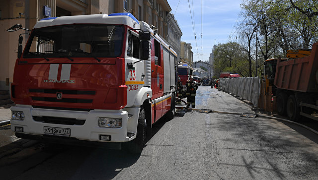 Пожарные расчеты МЧС РФ в центре Москвы. Архивное фото