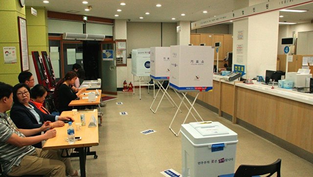 На выборах президента Южной Кореи проголосовало не менее половины избирателей