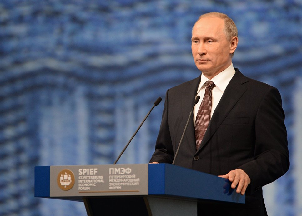 Президент России Владимир Путин выступает на пленарном заседании На пороге новой экономической реальности в рамках XX Петербургского международного экономического форума в Санкт-Петербурге. 17 июня 2016 Президент России Владимир Путин выступает на пленарном заседании На пороге новой экономической реальности в рамках XX Петербургского международного экономического форума в Санкт-Петербурге. 17 июня 2016