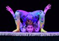 Артистка Императорского Пекинского цирка во время выступления в Вегас Сити Холле Артистка Императорского Пекинского цирка во время выступления в Вегас Сити Холле