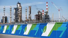 Московский нефтеперерабатывающий завод в районе Капотня. Архивное фото Московский нефтеперерабатывающий завод в районе Капотня. Архивное фото