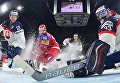 Игрок сборной Словакии Эдуард Шедивы, игрок сборной России Никита Кучеров и вратарь сборной Словакии Юлиус Гудачек в матче группового этапа чемпионата мира по хоккею 2017 между сборными командами России и Словакии Игрок сборной Словакии Эдуард Шедивы, игрок сборной России Никита Кучеров и вратарь сборной Словакии Юлиус Гудачек в матче группового этапа чемпионата мира по хоккею 2017 между сборными командами России и Словакии