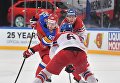 Игрок сборной России Евгений Кузнецов и игроки сборной Чехии Михал Кемпны и Давид Пастрняк в матче 1/4 финала чемпионата мира по хоккею 2017 между сборными командами России и Чехии Игрок сборной России Евгений Кузнецов и игроки сборной Чехии Михал Кемпны и Давид Пастрняк в матче 1/4 финала чемпионата мира по хоккею 2017 между сборными командами России и Чехии