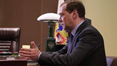 Председатель правительства РФ Дмитрий Медведев во время встречи с президентом РФ Владимиром Путиным. 19 мая 2017 Председатель правительства РФ Дмитрий Медведев во время встречи с президентом РФ Владимиром Путиным. 19 мая 2017