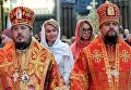 Верующие стоят в очереди в храме Христа Спасителя, где находится ковчег с мощами святителя Николая Чудотворца Верующие стоят в очереди в храме Христа Спасителя, где находится ковчег с мощами святителя Николая Чудотворца