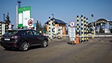 Автомобиль на пропускном пункте Гоптовка Автомобиль на пропускном пункте Гоптовка