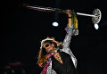 Солист американской группы Aerosmith Стивен Тайлер во время концерта в спорткомплексе Олимпийский в Москве Солист американской группы Aerosmith Стивен Тайлер во время концерта в спорткомплексе Олимпийский в Москве