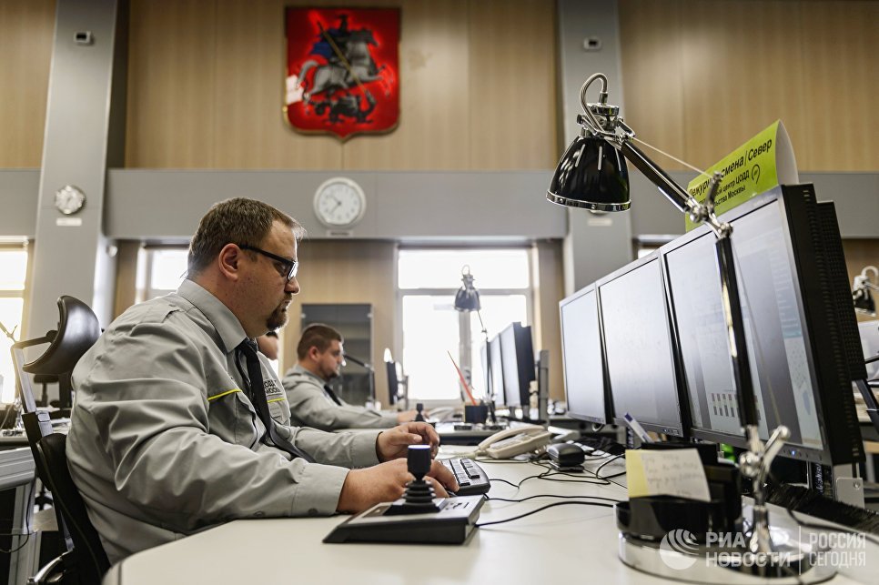 Работники ситуационного центра новой службы ЦОДД Дорожный патруль Работники ситуационного центра новой службы ЦОДД Дорожный патруль