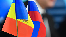 Флаги Молдавии и России на пресс-конференции Игоря Додона. Архивное фото Флаги Молдавии и России на пресс-конференции Игоря Додона. Архивное фото