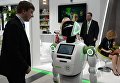 Робот Кибернетик рассказывает участнику форума о правилах кибербезопасности в рамках Санкт-Петербургского международного экономического форума 2017 Робот Кибернетик рассказывает участнику форума о правилах кибербезопасности в рамках Санкт-Петербургского международного экономического форума 2017