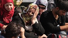 Беженцы-мусульмане на границе. Архивное фото Беженцы-мусульмане на границе. Архивное фото