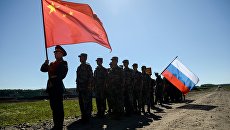Флаги России и Китая. Архивное фото Флаги России и Китая. Архивное фото
