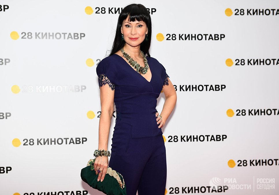 Актриса Нонна Гришаева на торжественной церемонии открытия 28-го Открытого российского кинофестиваля Кинотавр в Сочи Актриса Нонна Гришаева на торжественной церемонии открытия 28-го Открытого российского кинофестиваля Кинотавр в Сочи