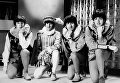Британская группа The Beatles в Лондоне. 1964 год Британская группа The Beatles в Лондоне. 1964 год