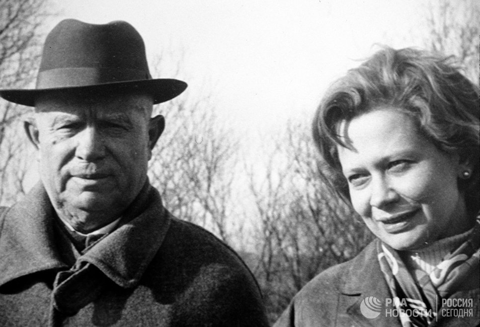 Никита Хрущев с дочерью Юлией Никита Хрущев с дочерью Юлией